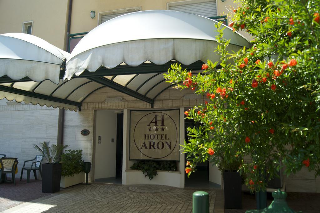 Hotel Aron Rimini Buitenkant foto